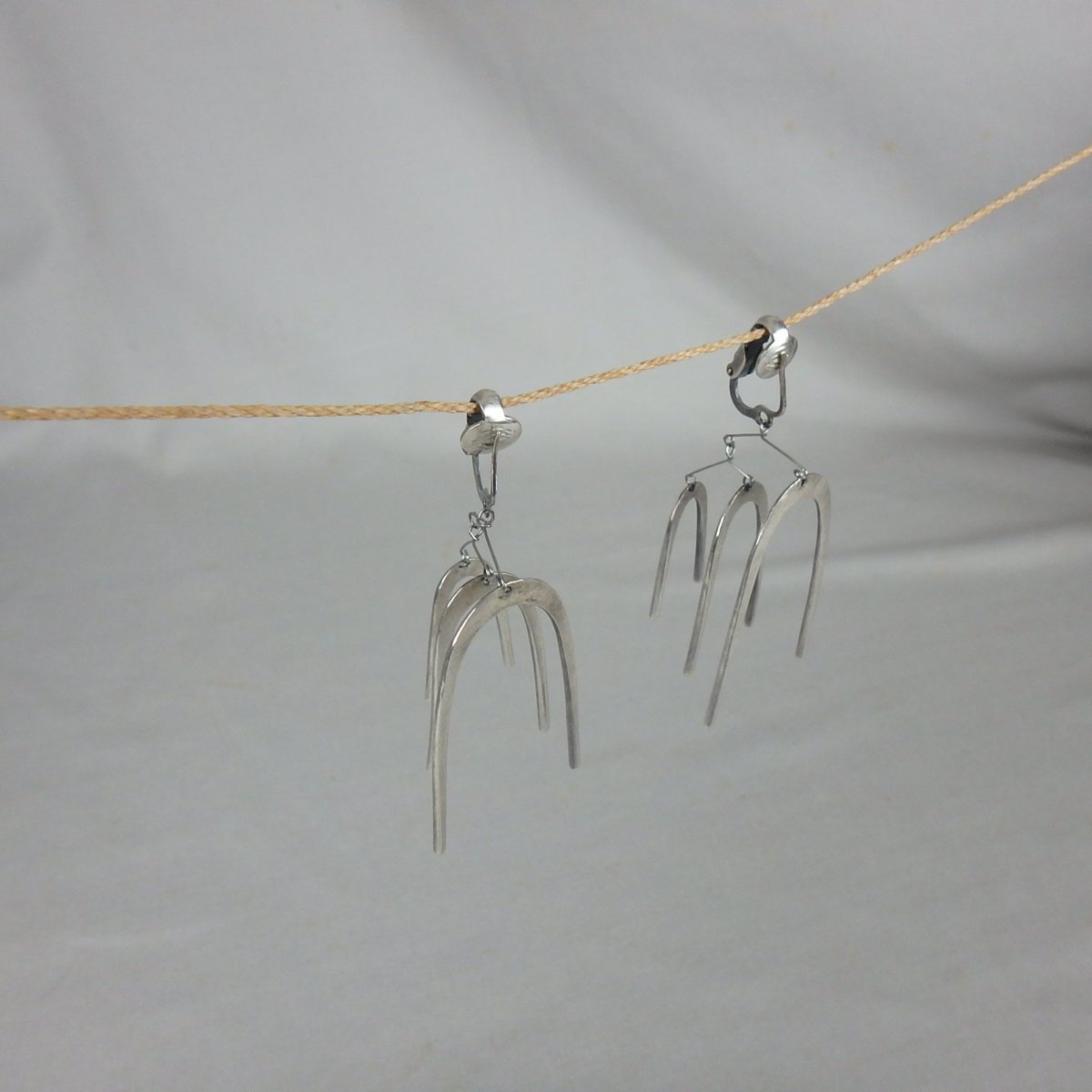 ApplegateAntiqu's tweet photo. Rare #DesignerSigned #RuthBerridge #VintageSterling #MobileEarrings offered @ Applegate Antiques on https://t.co/OAxbcA233W https://t.co/kGyKdpJdpf https://t.co/uhtGmVvsaI