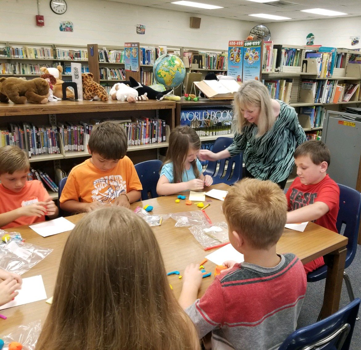 BentonElem's tweet photo. Our visit from @EaddySusan was beyond inspiring! Kids were engaged and had many great questions for her. Great way to end the first week of #R2BR camp! #bestofbes #ReadWriteThinkTN #r2brsummercamp https://t.co/WXTj9Ak1VO