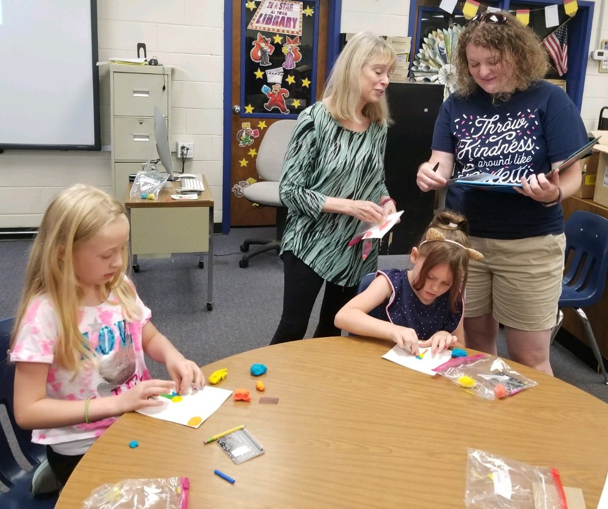 BentonElem's tweet photo. Our visit from @EaddySusan was beyond inspiring! Kids were engaged and had many great questions for her. Great way to end the first week of #R2BR camp! #bestofbes #ReadWriteThinkTN #r2brsummercamp https://t.co/WXTj9Ak1VO