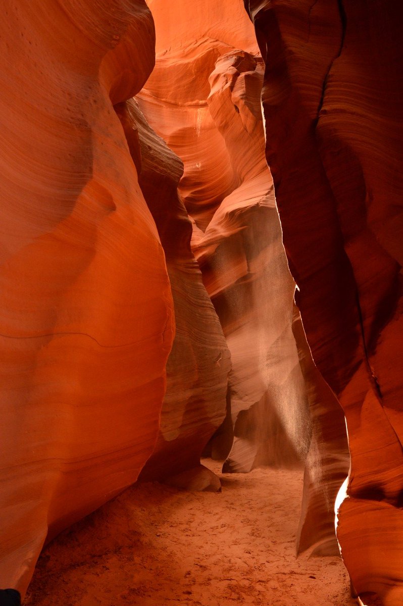 explorewithcass's tweet photo. Explore spiritually uplifting #AntelopeCanyon & #CanyonX in @VisitLakePowell with #TaadidiinTours @NavajoIndians #UpperAntelope #canyon tours, stay @homeaway and play! https://t.co/AZNvnFPoCm https://t.co/6zvqlOp8YF