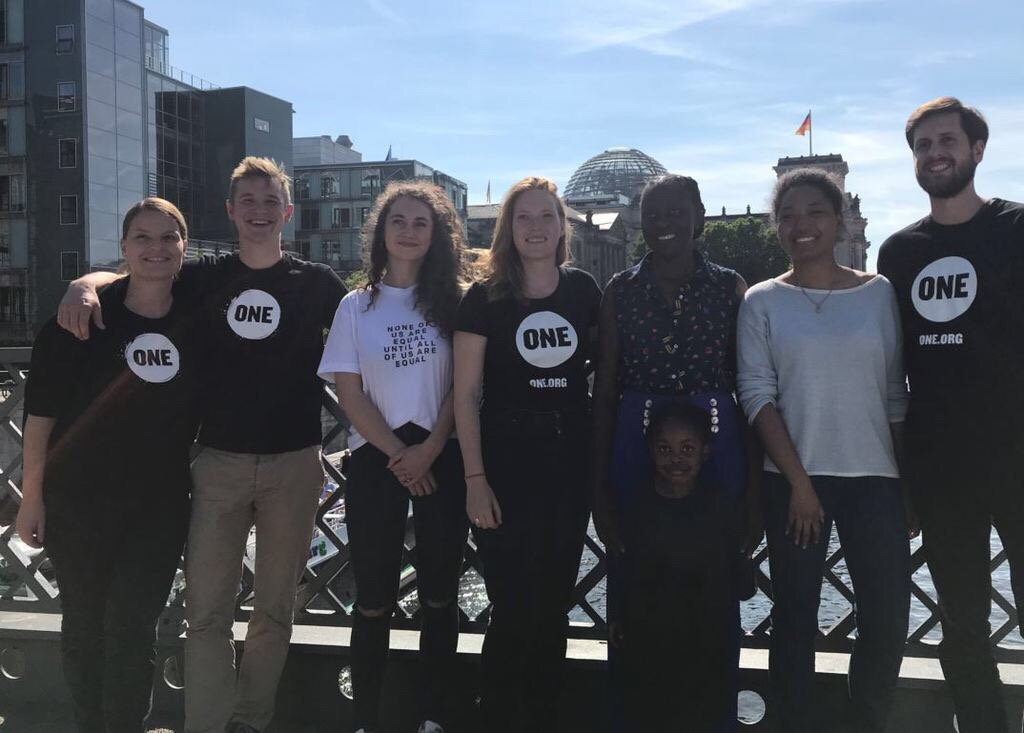 ONECampaign's tweet photo. Friend of @RED and amazing activist Connie Mudenda stopped by @ONEDeutschland today and gave #ONEYouth18 great advice on continuing the fight against extreme poverty → "Be focused and fearless"  👏🏽👏🏽👏🏽 https://t.co/kpMWJmt19x