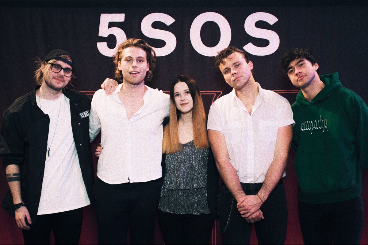 ghostofsandra's tweet photo. Luke Hemmings i would be forever grateful if you would finally me. I travelled all the way from Austria to Cologne to see you on Tour 💞 https://t.co/J8WaqxkehP
