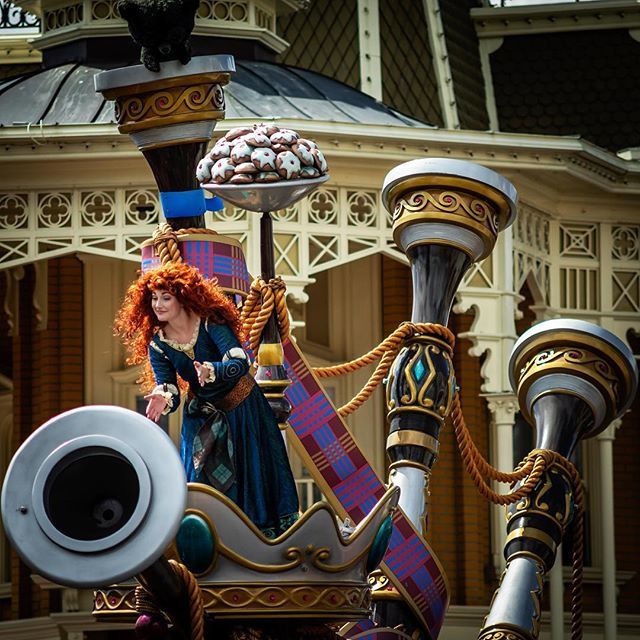 DLPOnline's tweet photo. Time to bring back some memories from my last trip to #Disneyworld in #2016 #WDW #Merida #DisneyPrincess #WDW2016 #FestivalOfFantasy #Parade #MagicKingdom #Summer #WDWOnline https://t.co/tInbbnceMd