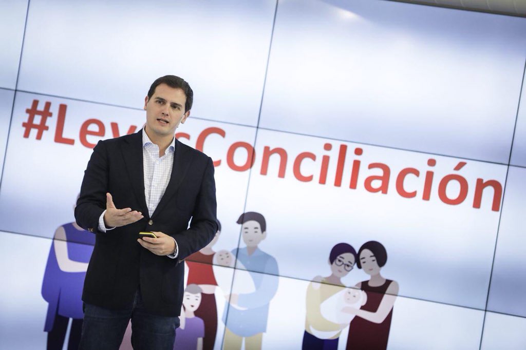 toniroldanm's tweet photo. Hoy presentamos nuestra #leyCsconciliacion Igualdad y Apoyo a las Familias, con un objetivo: que España sea el mejor país para trabajar y tener hijos https://t.co/kw1dIlSvv4 https://t.co/YnH3i8kWcY