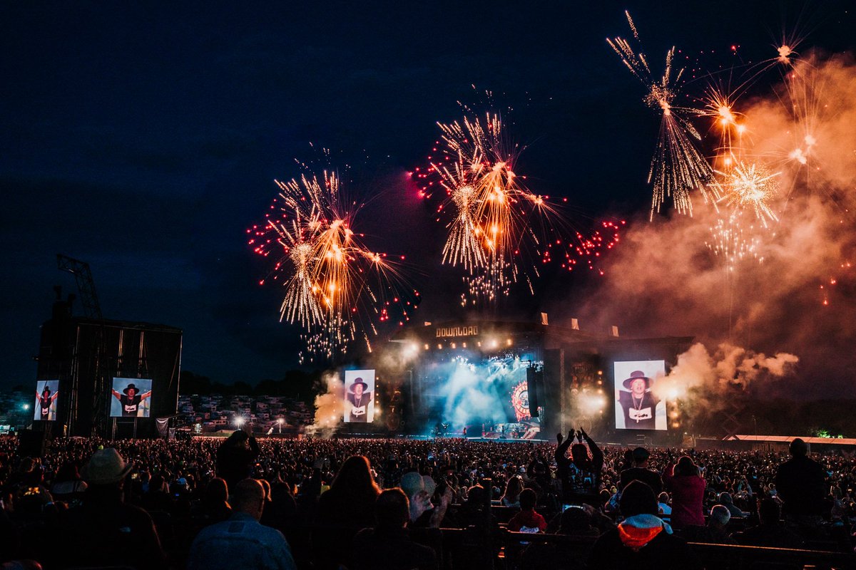 This time last week we were watching <a href="/gunsnroses/">Guns N' Roses</a> at #DL2018 🤘🤘🤘