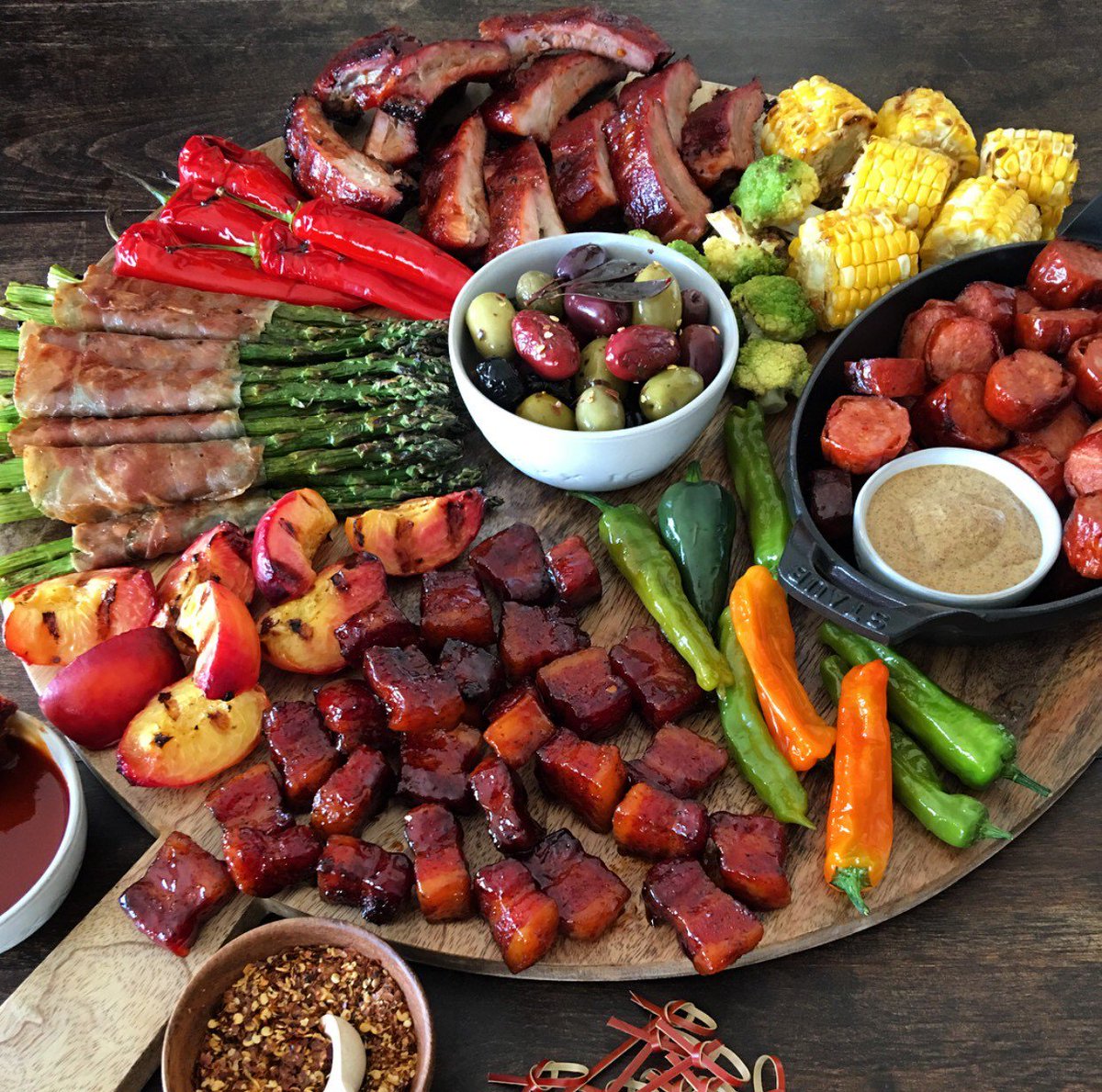 OntarioPorkNews's tweet photo. What are you grilling up for Father's Day?May we suggest a Grilled Pork Charcuterie Board? Check out our latest blog by Zimmy's Nook for inspiration. #EatMoreOntarioPork #GetToTheGrill https://t.co/8XLwizs9vA https://t.co/2cLTSqvuUU