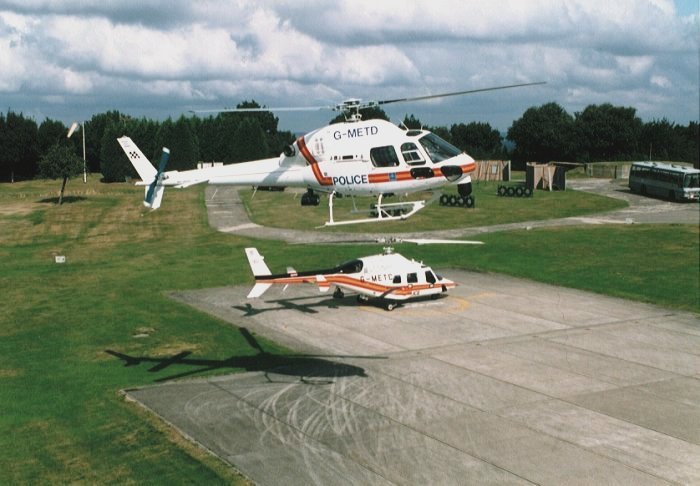 ScotlandYardCSI's tweet image. #ThrowbackThursday
 
Flew hundreds of aerial photography assignments with the crew of India 99 and &apos;The Squirrel&apos; 

Photo: Eurocopter Squirrel in foreground, Bell 222 on the helipad at the Air Support Unit, Lippitts Hill, Epping Forest.

#police #AirSupportUnit #AerialPhotography