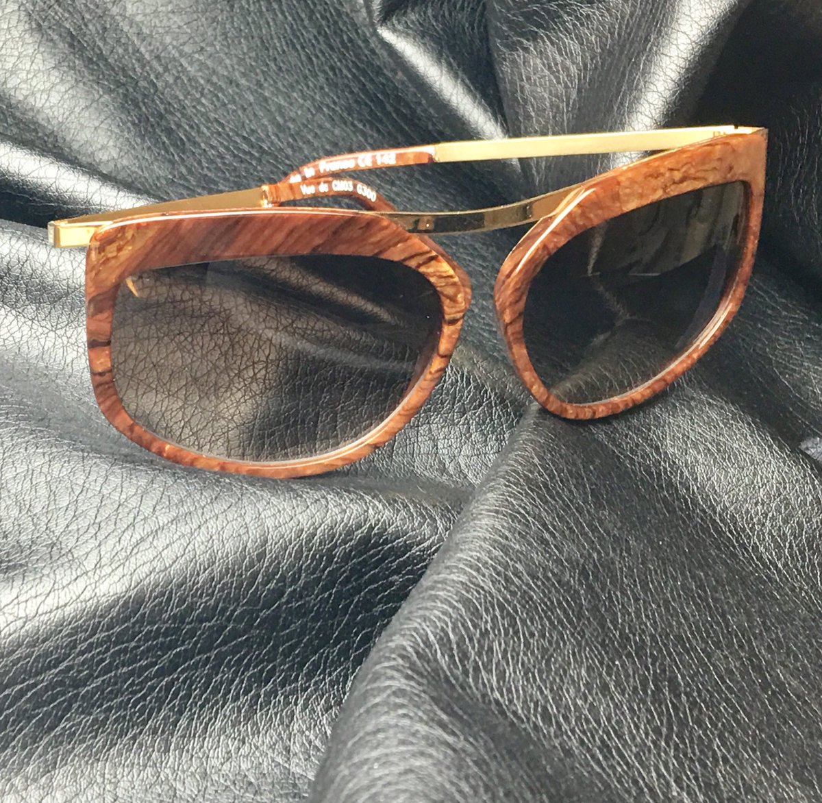 Vuedc1's tweet photo. Woody style by Chris M to be unique #Sunglasses #sunnies #luxurystyle #fashion #Glasses #woodystyle https://t.co/PkU5A28bKN