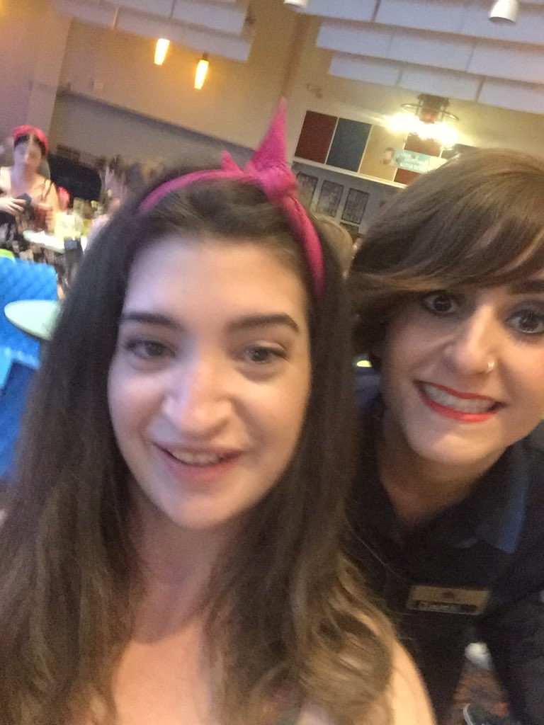 freya_such's tweet photo. Selfie challenge at adventure live #Rockleypark #HavenHolidays #yay #AdventureLive #YellowVsBlue #MyHavenDays ๐๐โค๏ธโค๏ธ https://t.co/ze6rtcoU63