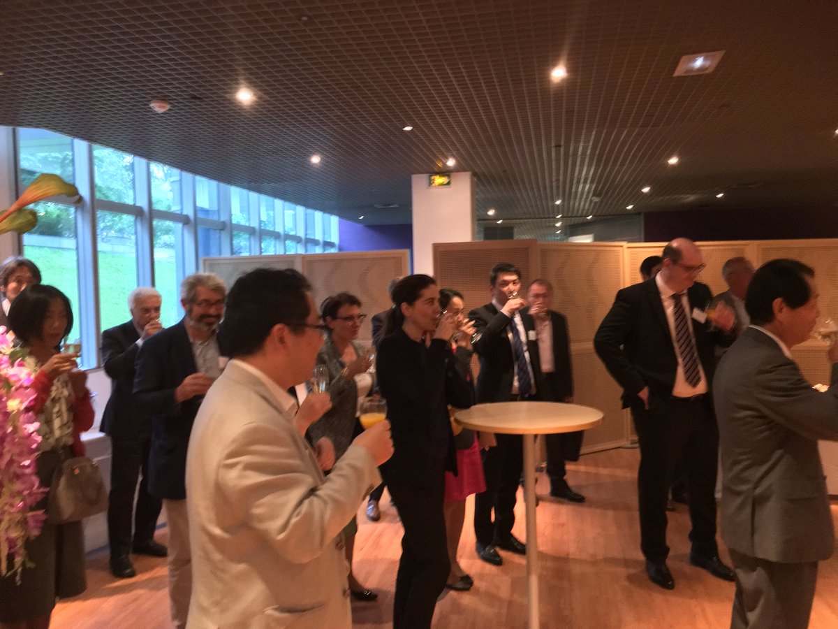 CEFJ_2020's tweet photo. Toujours un moment de convivialité avec nos membres #français et #japonais pour le #kanpai de l’AG du @CEFJ_2018  au sein de la @CCI_Paris_IdF #francejapon #cefj https://t.co/bjNt2Sps3o