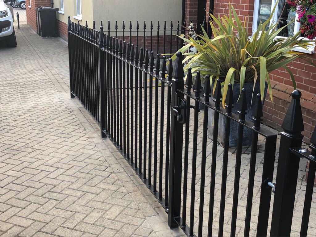 lrr_steelfab's tweet photo. Gate and railings fabricated and fitted in Colchester today #gates #railings #steel #fabrication #security #engineeringuk #essex #lrrayner https://t.co/KQemwX6HsC