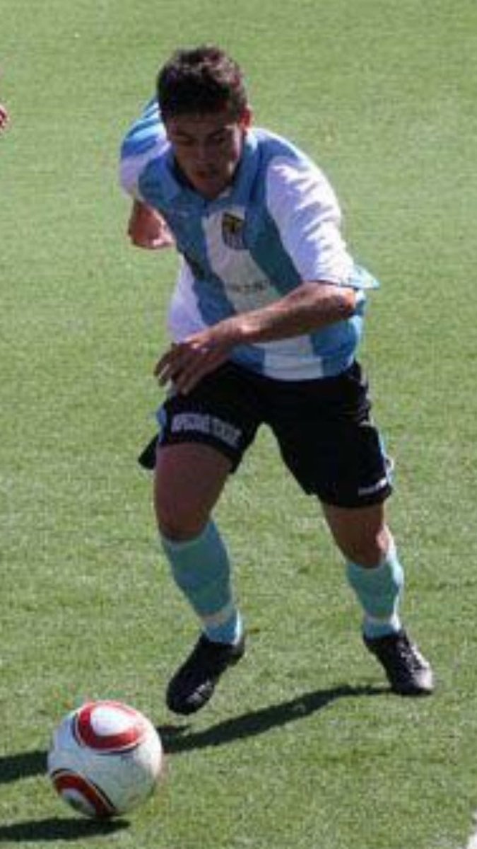 LaRoda_CF's tweet photo. 🔵⚽Alex del Pino, nuevo jugador de #LaRodaCF. 
Con 26 años cuenta con experiencia en 3°Division en equipos como Antequera CF o Alhaurín de la Torre. Jugador de banda izquierda, rápido y con fuerte golpeo. ¡Bienvenido a tu nueva casa!  ¡Suerte!💪 https://t.co/H7F70x21GD