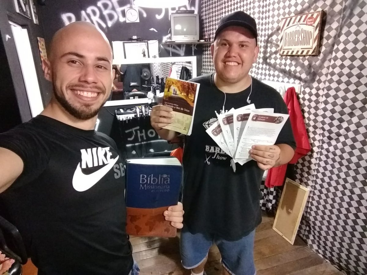 Jovem ensina sobre Jesus a barbeiro e cria um grupo de estudos>> bit.ly/2LPjLGJ #C1S1 #discipulado