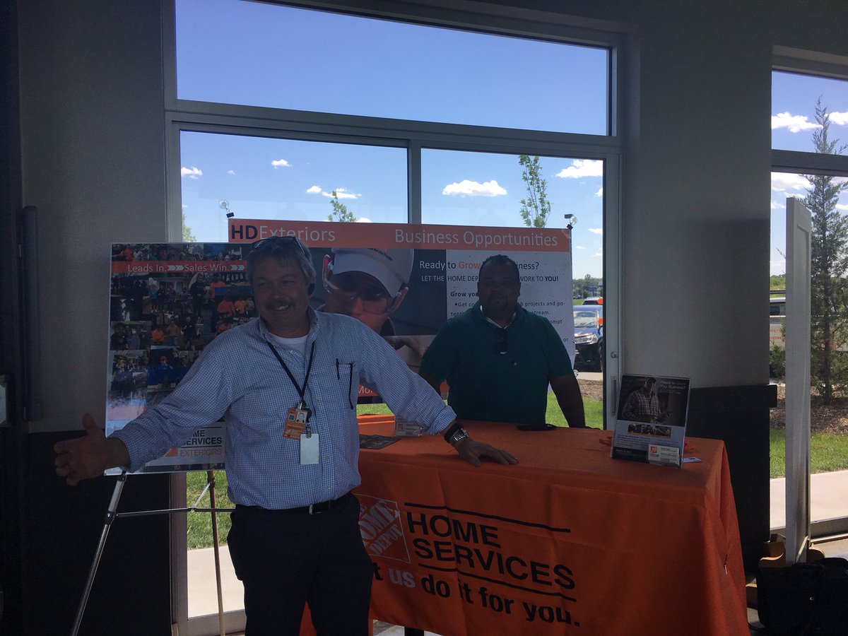 Looking good  for the Top Golf Pro event. @HDE_diana <a href="/rolph_hd/">Rolph</a> <a href="/Glenn_THD/">Glenn Gustafson</a> #LeadsInSalesWin
