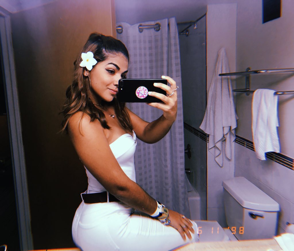 amandatowerss's tweet photo. Weekend Getaway🌞 #Tropical #AllWhite #DeVaca https://t.co/lsjELA1evG