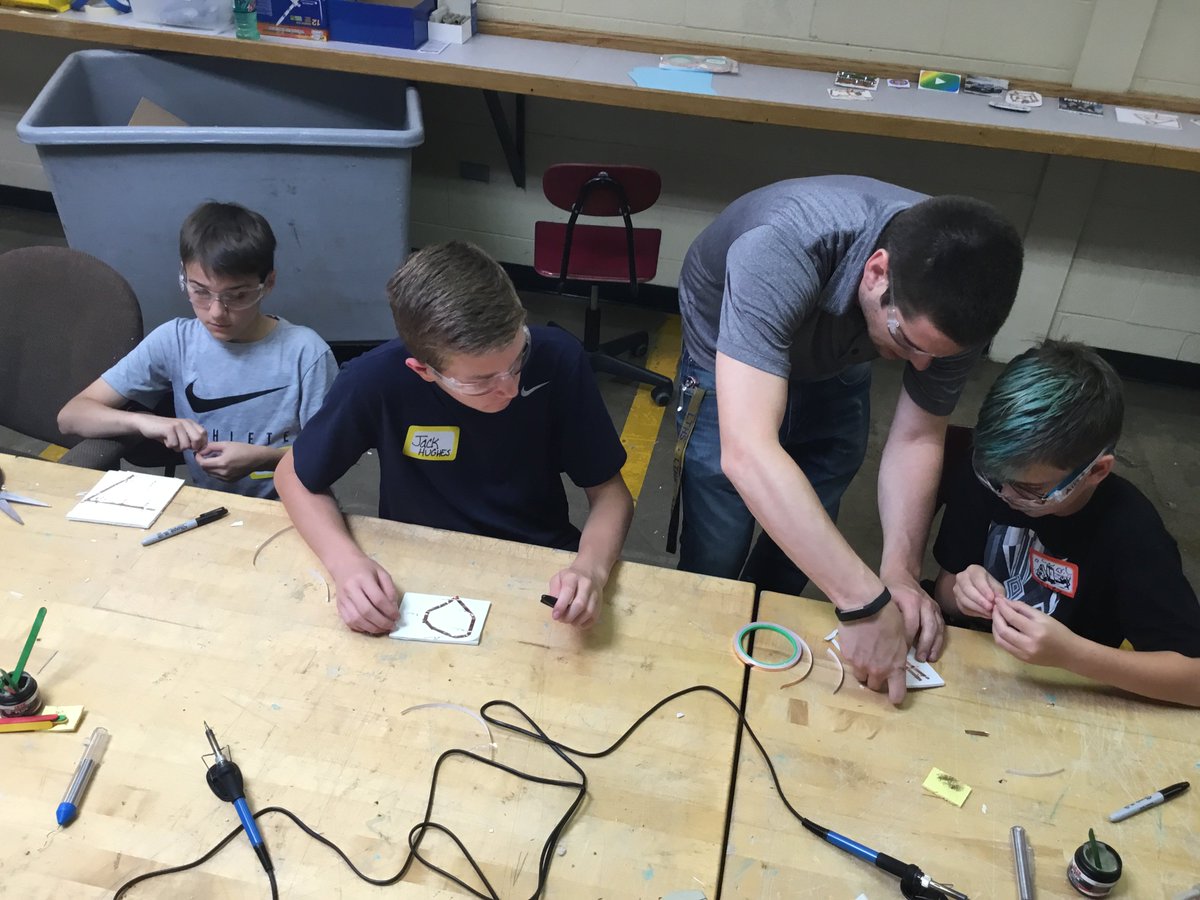 LT_Applied_Tech's tweet image. LT Summer STEM Camp Day Afternoon Session #STEM #woodworking #LEDCircuits