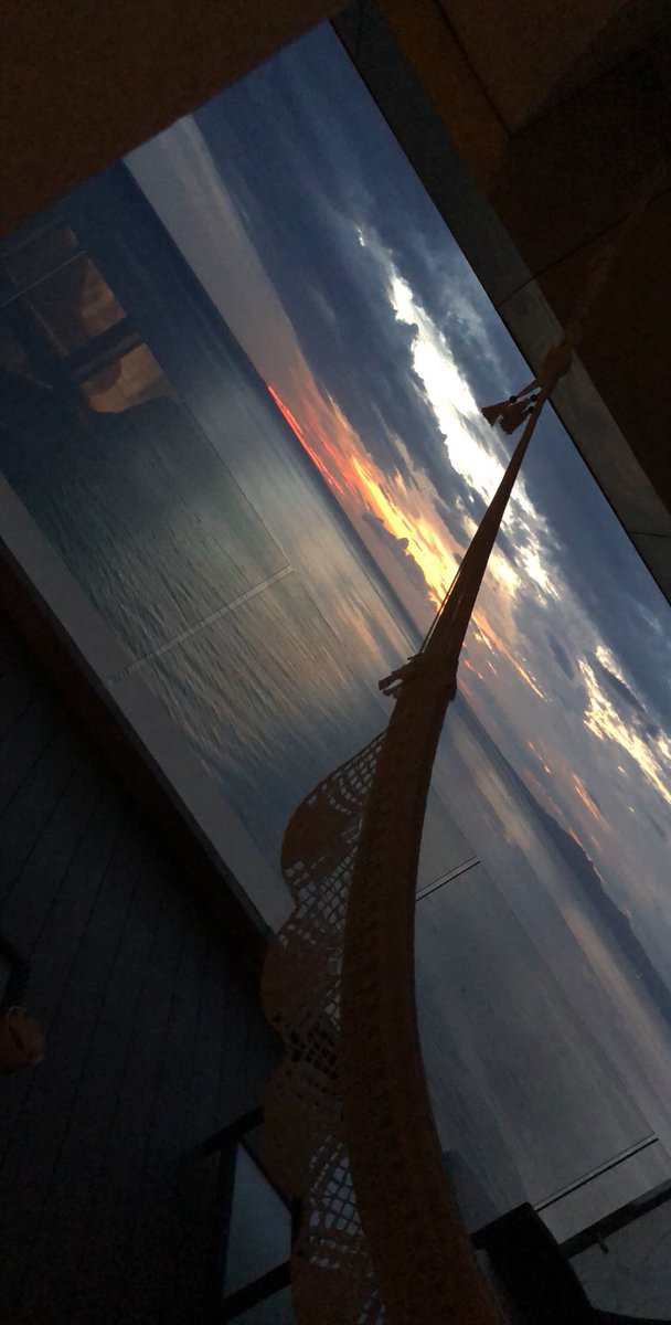 anadeliareye's tweet photo. Sunset 😍 it just kept getting better. #MyRoomView 🙌🏻 https://t.co/jYZMSZ9ppe