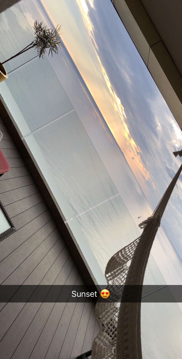 anadeliareye's tweet photo. Sunset 😍 it just kept getting better. #MyRoomView 🙌🏻 https://t.co/jYZMSZ9ppe
