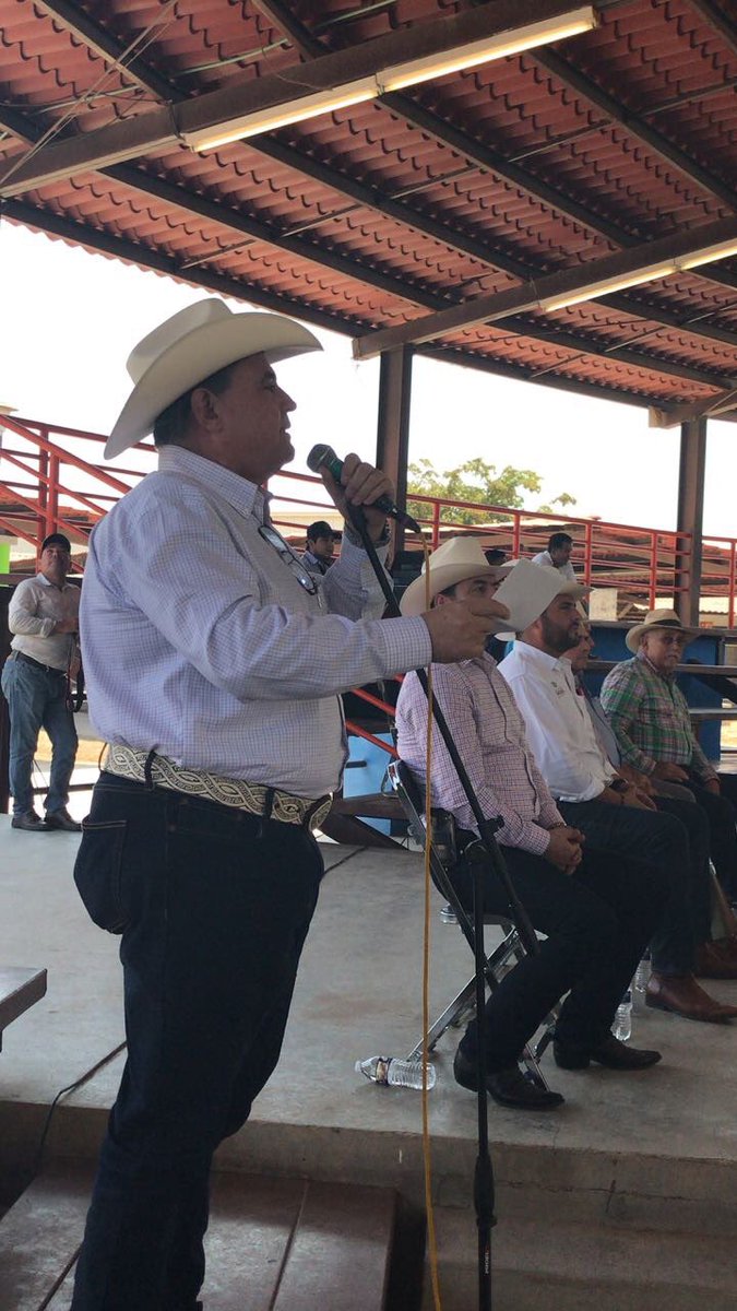 FUGOM_CNOP's tweet photo. Felicitamos a nuestros compañeros de sector #FUGOM en Sinaloa por la excelente convocatoria en el evento de respaldo a nuestro candidato @JoseAMeadeK #MeadePresidente2018 https://t.co/uM2a5SoEkI