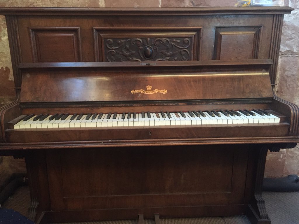 DeepFactFriar's tweet photo. There’s an old piano and it’s playing hot behind the church door tonight as we play the #covhour networking theme “that’s what friends are for” thanks #covhour for bringing us all together https://t.co/OKkMTXvqxT