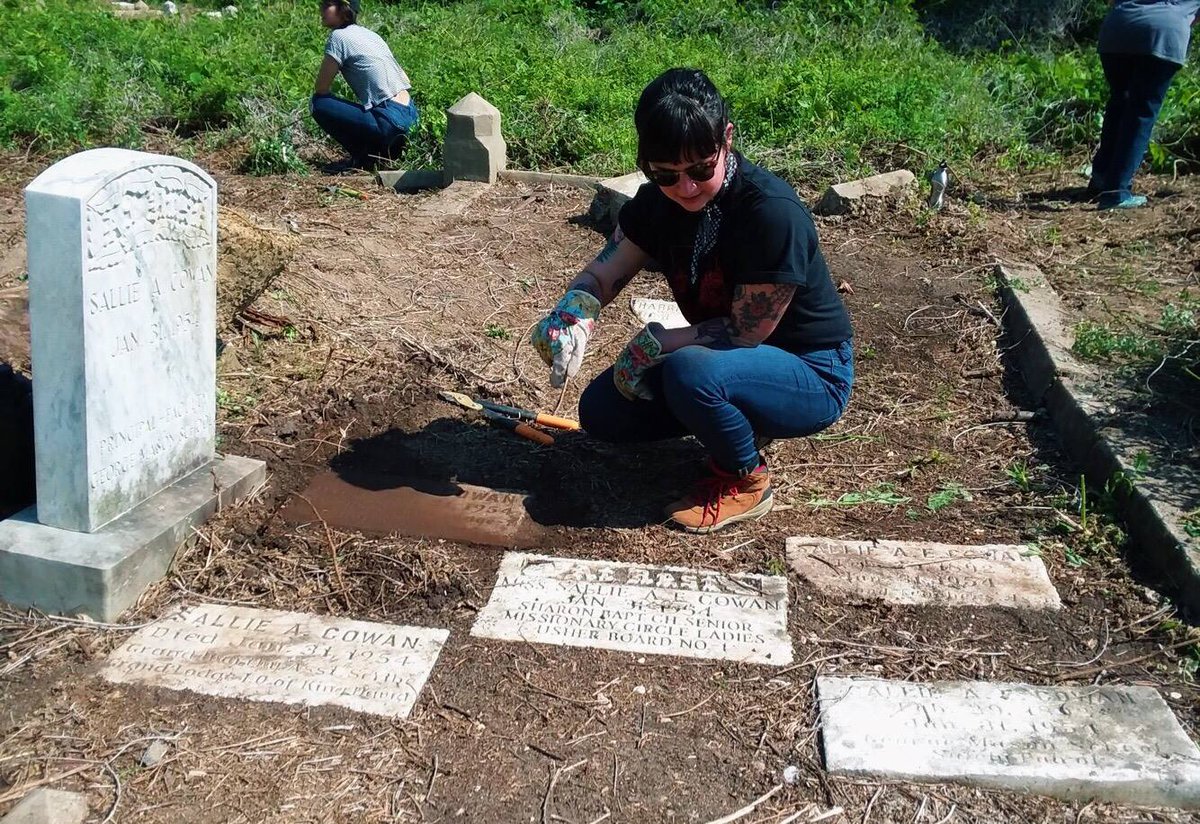 Come out and volunteer with us this Saturday morning at Historic Evergreen Cemetery! We need all hands on deck to combat the summer growth. Sign up <a href="/HandsOnRVA/">HandsOnRVA</a> : bit.ly/2ClnXcn