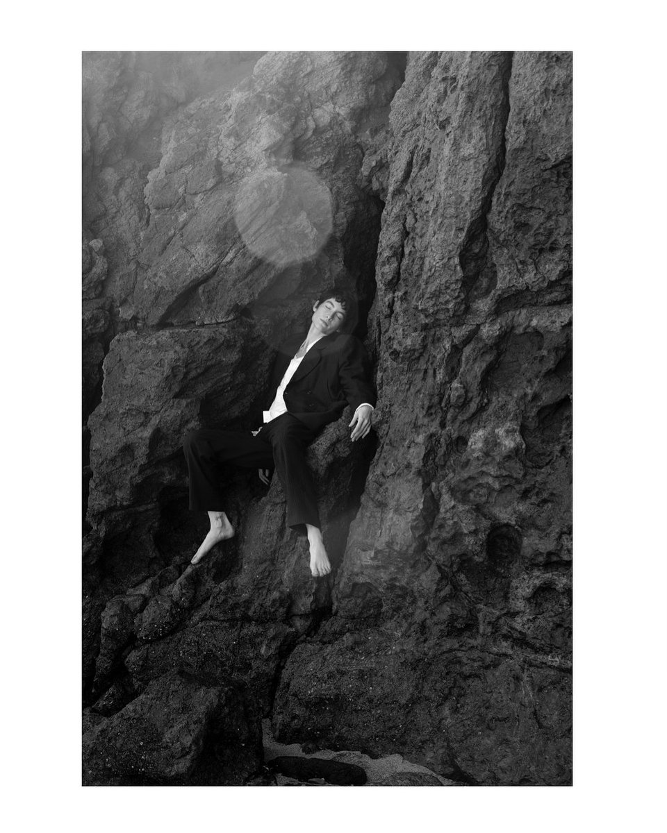 AlKaloz's tweet photo. The Women Who Fell To Earth . A Story Created By @heatherkemesky and @ErikaLinder https://t.co/XTgULTFZAX