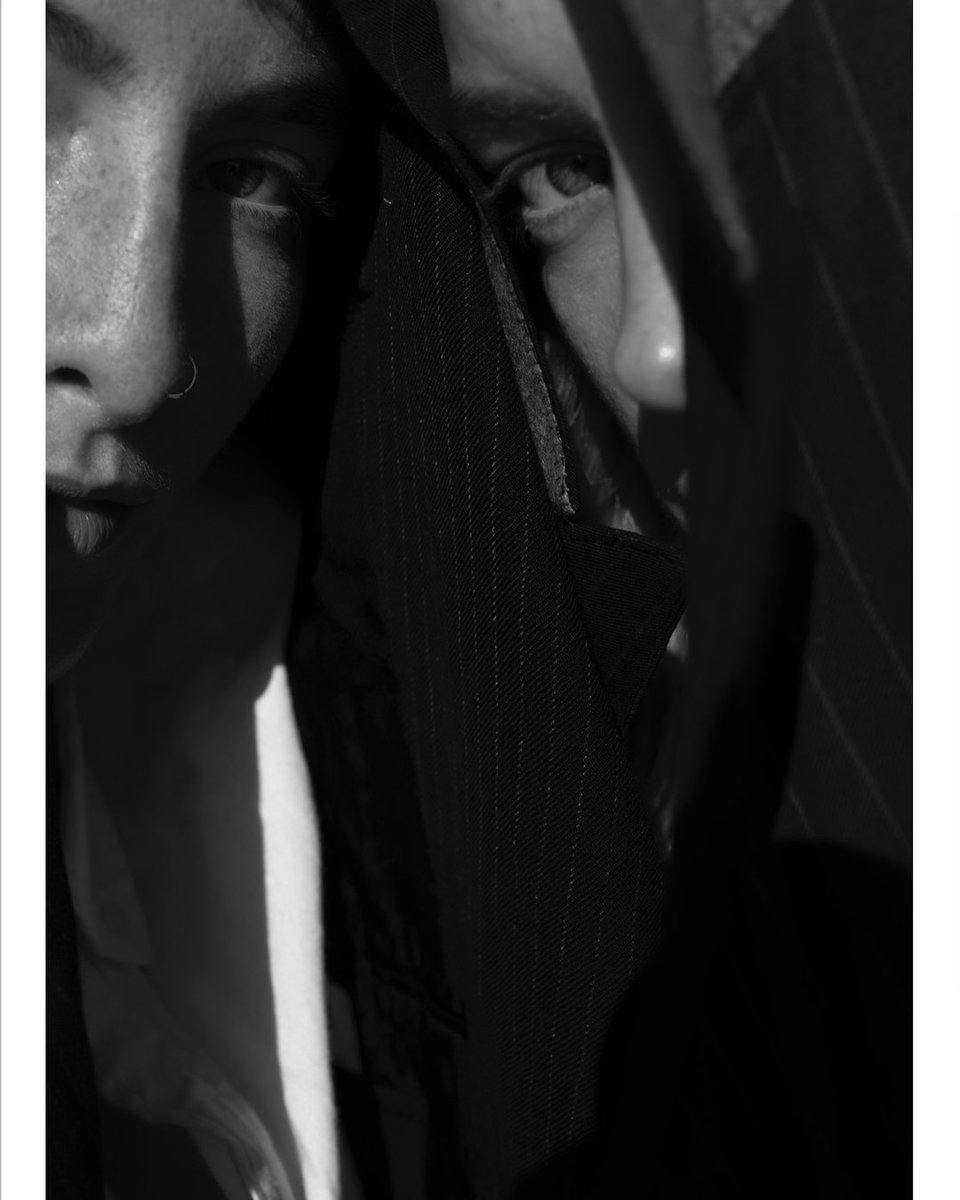 AlKaloz's tweet photo. The Women Who Fell To Earth . A Story Created By @heatherkemesky and @ErikaLinder https://t.co/8AaoSGTGKj