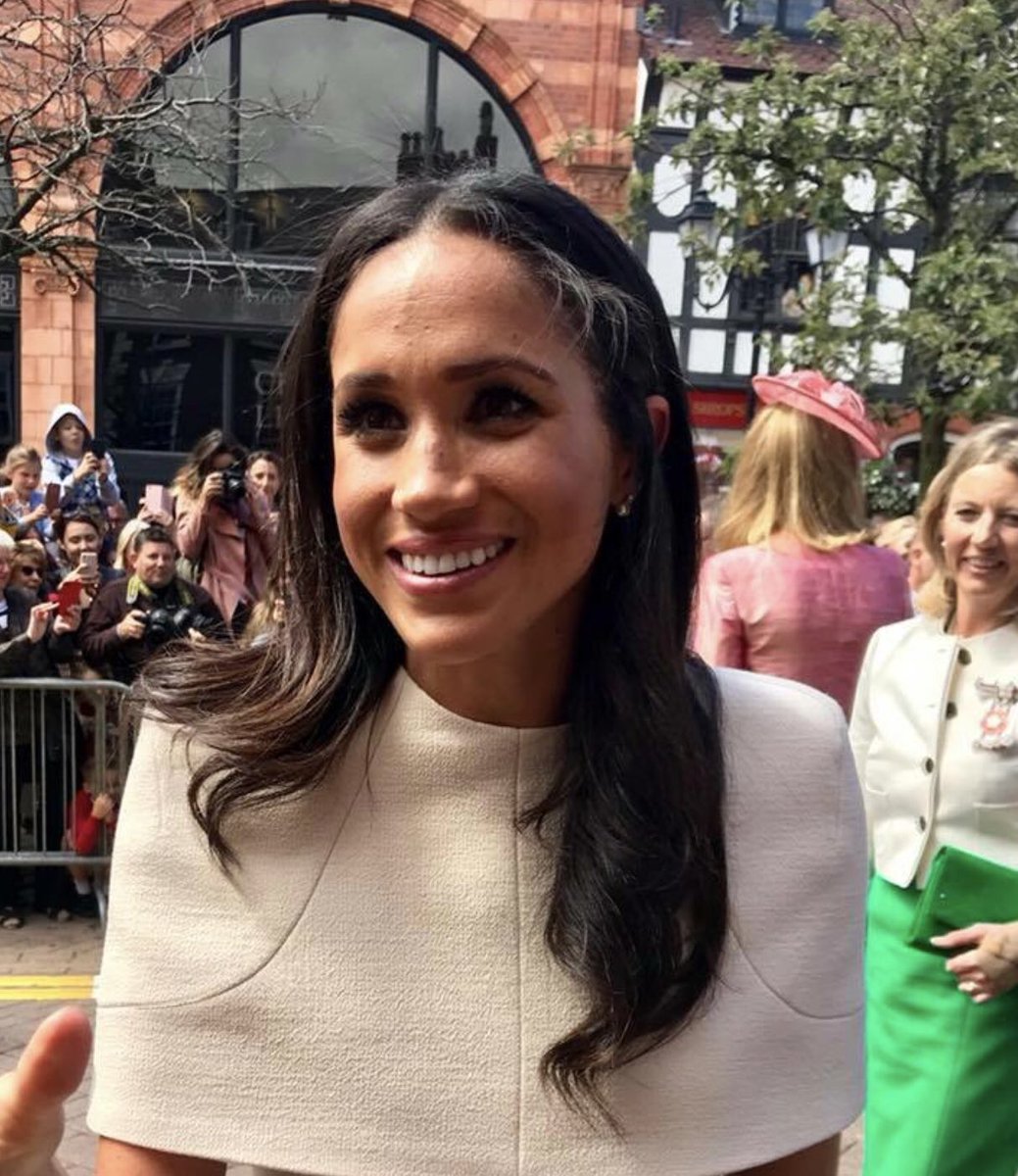 hllightfoot's tweet photo. What an amazing day for #Chester today! Hats off to @dewinter_kate for getting this picture 📷👸🏽#MeghanMarkle https://t.co/2wECkvl3F3