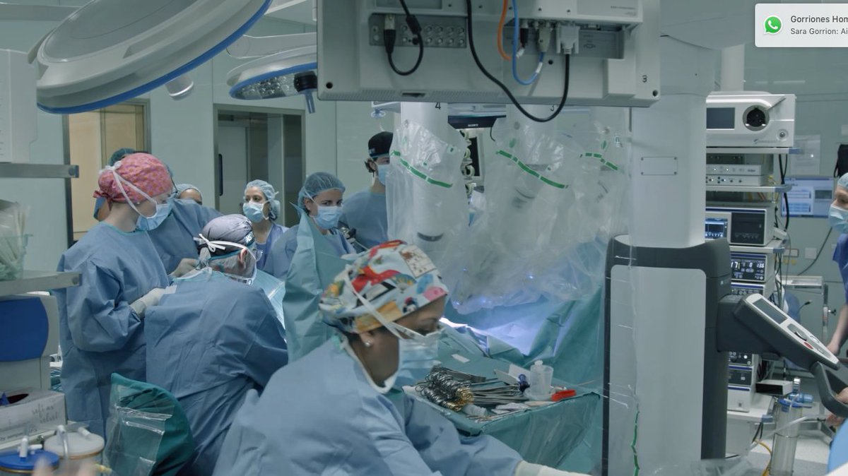 cienciasaludTVE's tweet photo. Junto al Dr. @AntoniodeLacy veremos una intervención con cirugía robótica🔁 el robot Da Vinci con la técnica #CecilApproach inventada en @hospitalclinic. El DOM. a las 12h en @la2_tve 📺 https://t.co/Y0ieRtmd0I