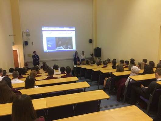DYWEastRen's tweet photo. @CofGCollege visited @stninianshigh to promote careers in Retail/Fashion, Marketing Communications, Advertising & PR, Financial Services and Supply Chain Management to senior pupils. @EastRenCouncil #learningchoices https://t.co/HsXs9kMt2a