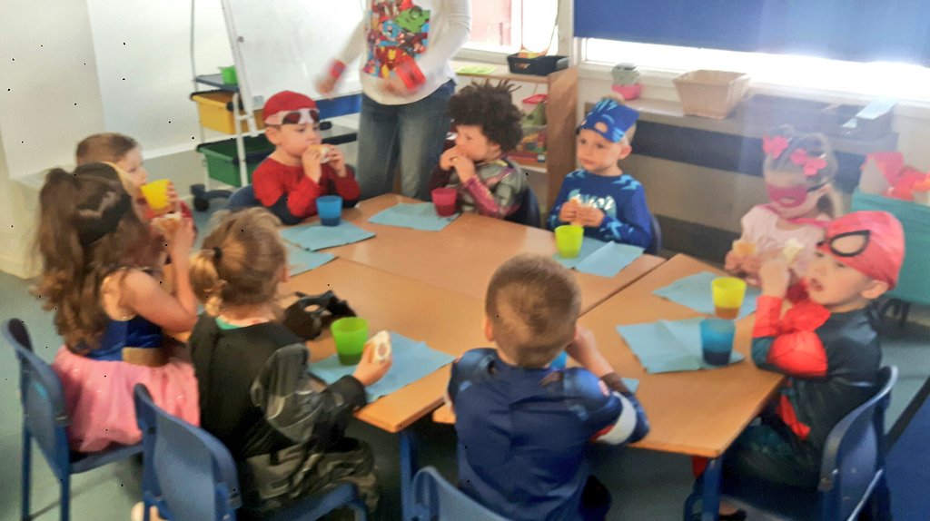 ysgolbrynhedydd's tweet photo. #YBHNURSERY Even superheroes have to eat! Super hotdogs all round today for #superherofunday #nurserypm #YBH #DIAIUTF #lunchforheroes #superhotdogs #YBH #DIAIUTF https://t.co/Atsgqz6CUI
