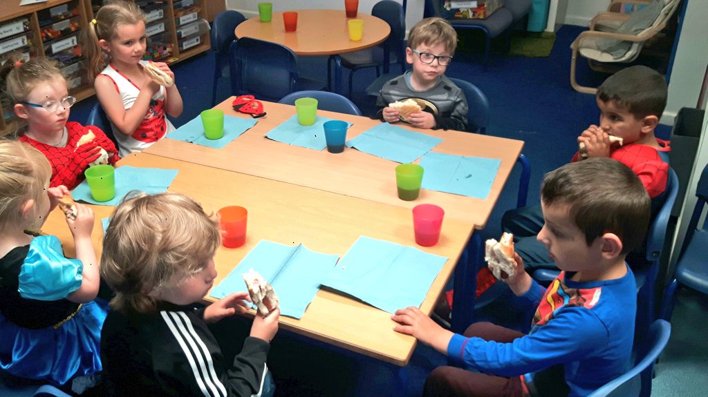 ysgolbrynhedydd's tweet photo. #YBHNURSERY Even superheroes have to eat! Super hotdogs all round today for #superherofunday #nurserypm #YBH #DIAIUTF #lunchforheroes #superhotdogs #YBH #DIAIUTF https://t.co/Atsgqz6CUI