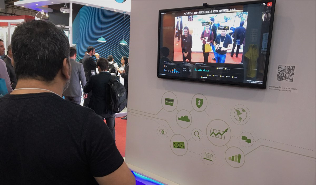 MicrosoftBr's tweet photo. A #InteligênciaArtificial também está presente no #CIAB2018! Por meio de uma API dos serviços cognitivos do #MicrosoftAzure, ela detecta as emoções das pessoas. 😊 https://t.co/Wl4kWGj6lj