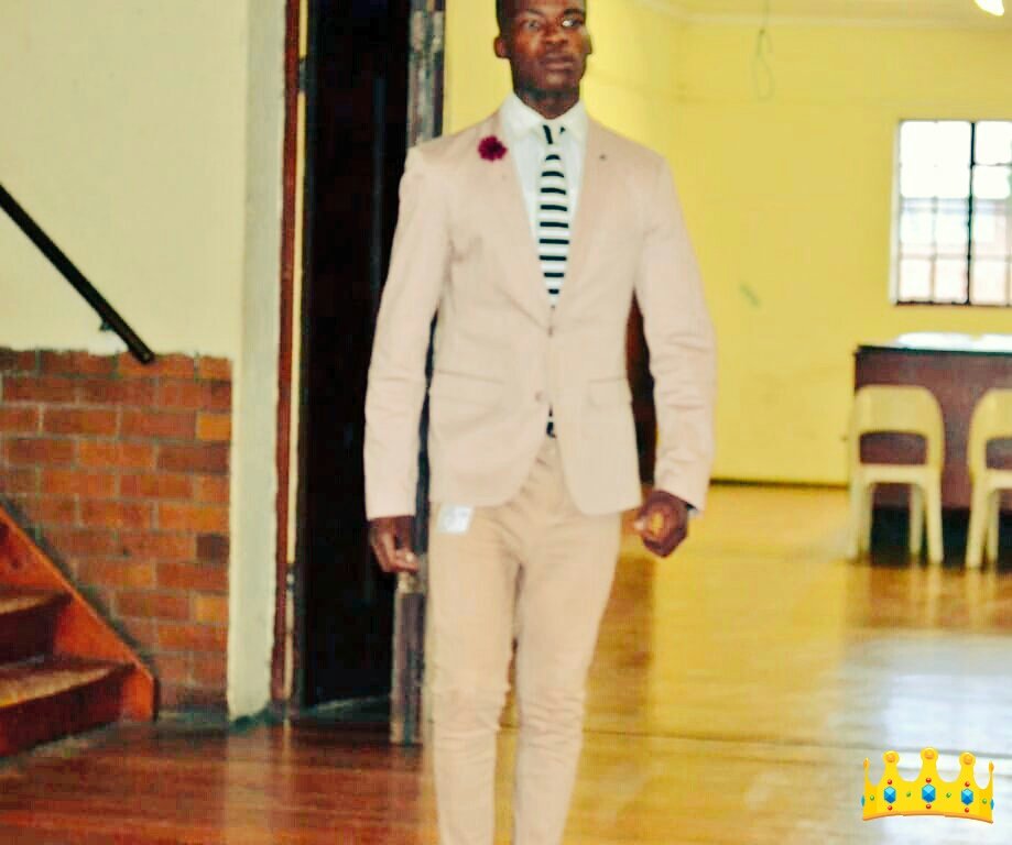 SandileDeModel's tweet photo. I'm a Runway Model.. 
#WorldCupRussia2018
#WayaWaya 
#Zumacharges 
#IAmBonang https://t.co/PpAjGjycJa