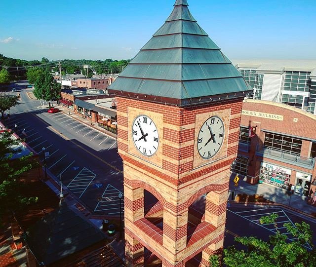 visitop's tweet photo. Summertime = picnics, fresh air, yard games, etc. Enjoy all these and more tomorrow night during #LocalLife at @DowntownOP. 🌭🏸

#visitOP #KcOp #DowntownOP https://t.co/vPzeNEIYBg