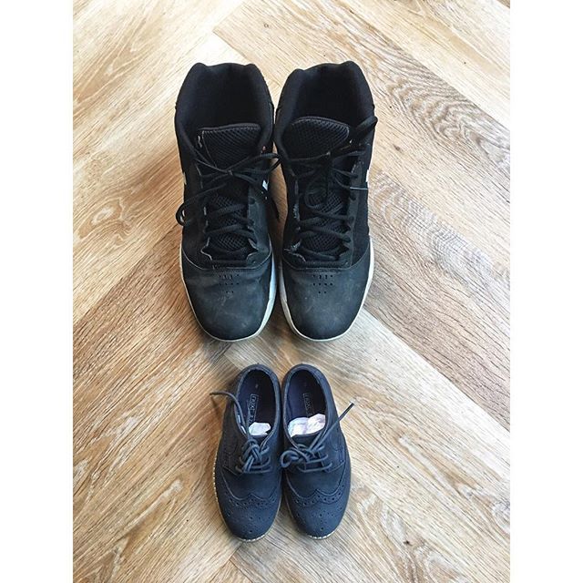 stephenrush's tweet image. I suspect I may have ordered the wrong size blue suede brogues for my 15 year-old son! #wrongsize #wrongshoes #doh ift.tt/2Mp8WfE