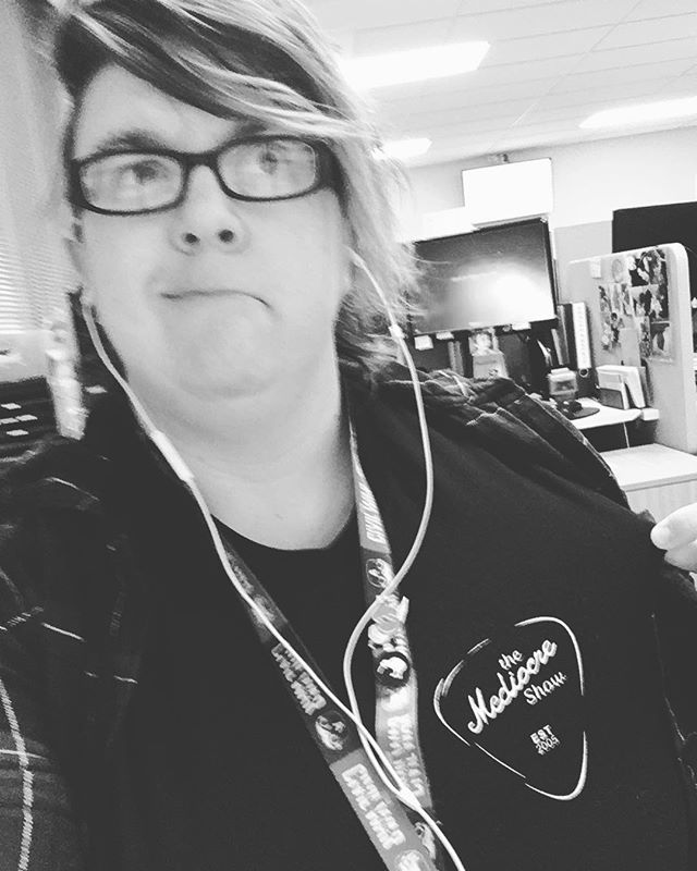 pinkolliphant's tweet photo. Friday means i get to wear this awesome new tshirt #mediocrenation #iamthenation #drkiwishits https://t.co/3dVLYdoego https://t.co/n2yBccu4P0