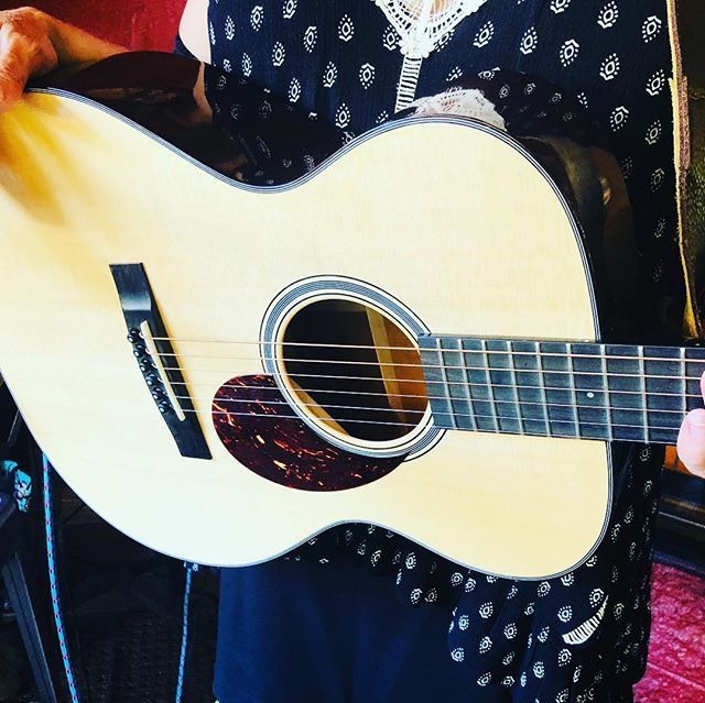 RockysHotChickn's tweet photo. #CarverAndCarmody are warming up for #WingsAndStrings! Come on out! https://t.co/QFPnBEXemm https://t.co/07MHtPHj7x