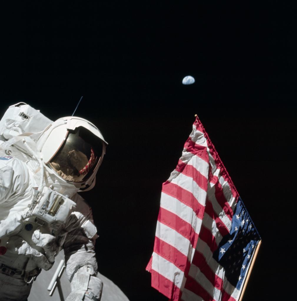 NASAGoddardPix's tweet photo. Happy #FlagDay! 🇺🇸 What better way to celebrate than by sharing some of our favorite flag images from the Apollo Moon mission? https://t.co/MJ2P2D9kQo https://t.co/PsDtBT2WUG