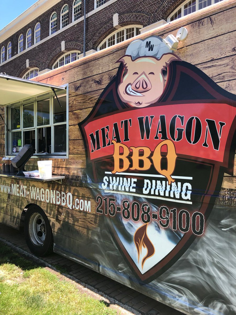 PigSpinner's tweet photo. Great lunch earlier today thanks to @themeatwagonbbq - swine dining and Pig Spinning; a perfect match. https://t.co/9LWzFsMxu0 #bbqandbasketball #bbq #basketball #pig https://t.co/0sjCac0Gm2