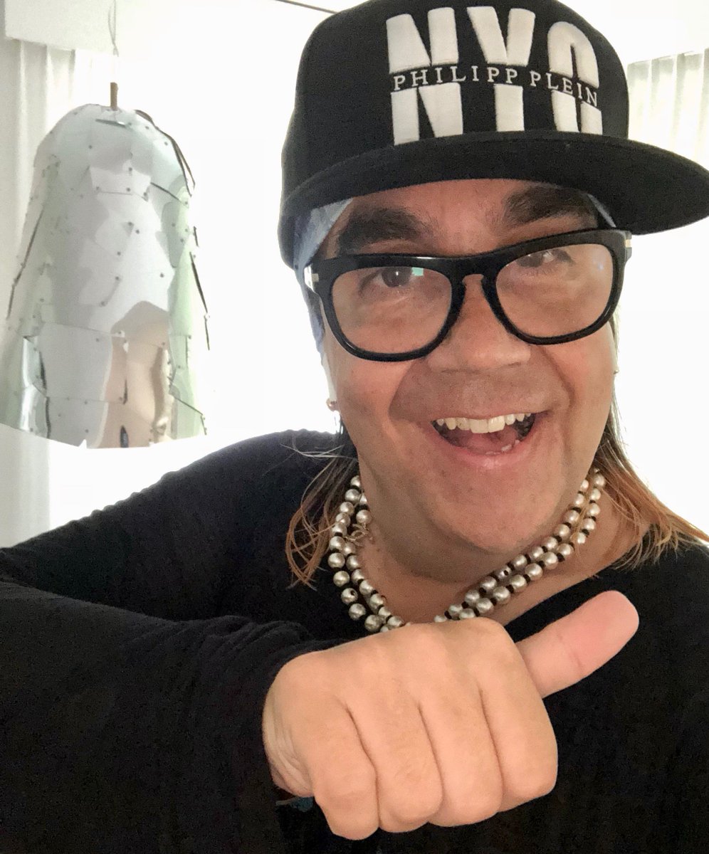 mikeshiva's tweet photo. BIN GUT DRAUF ICH HOFFE IHR AUCH #dasechteshiva #mike #shiva #shivatv #mikeshivatv #diezukunft #wahrsagen #schweiz5 #mikeshiva #omg #freudeherscht https://t.co/QBmdMSEuFG