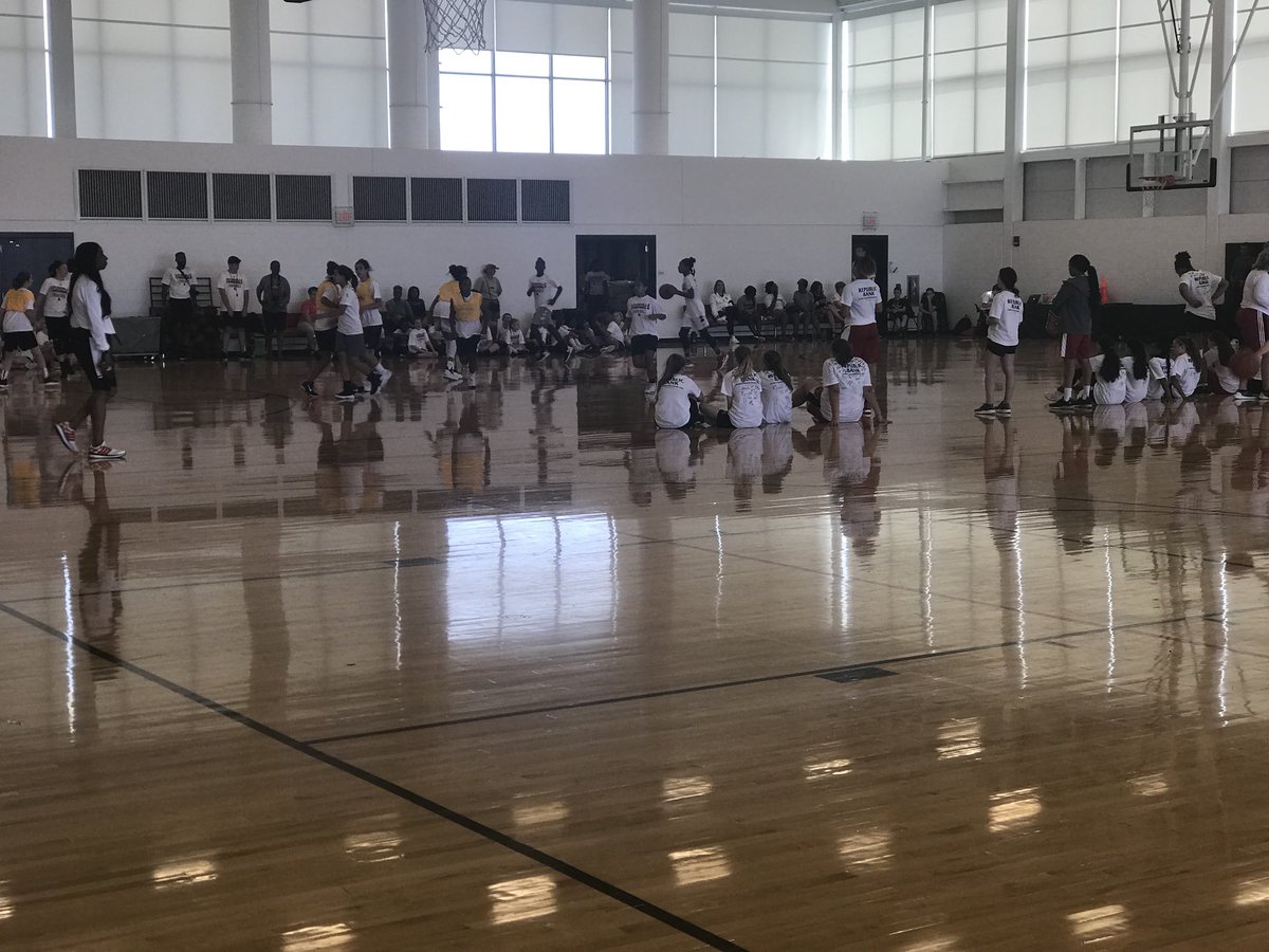 nextupladyhoops's tweet photo. University of Louisville Women’s Basketball Camp 🏀 ⛹️‍♀️ #summercamp https://t.co/YZfna6Q6mX