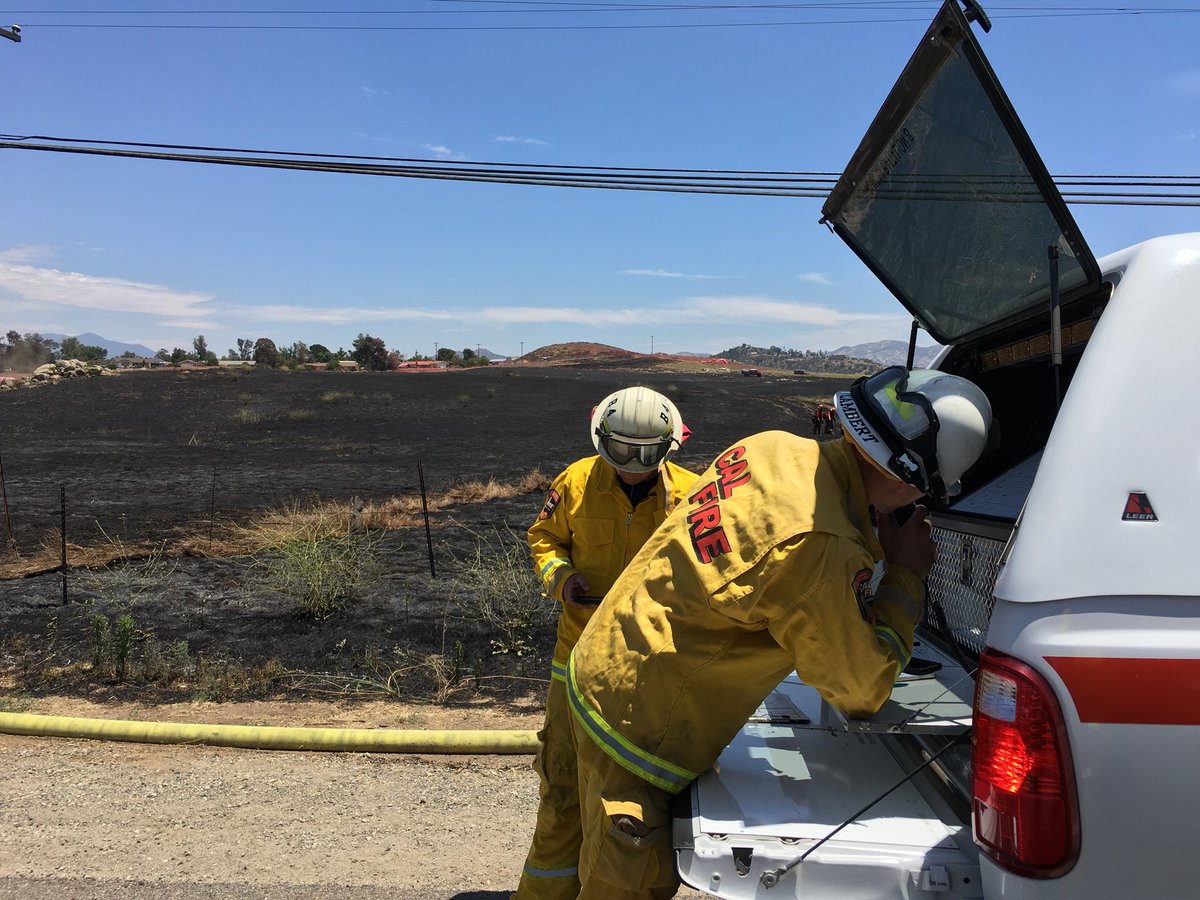 CALFIRESANDIEGO's tweet image. #HopeFire [update] Adter more accurate GPS mapping, the IC has updated the fire’s size to 35 acres and is currently 35% contained.  Crews will remain at scene into the evening.