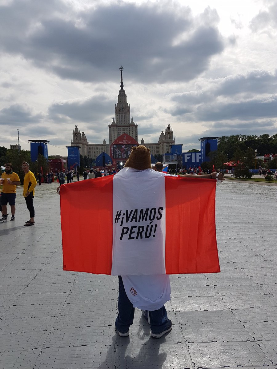 Oso_Tuitero's tweet photo. Día agotador, pero aún no termina! #ArribaPerú #EstamosDeVuelta #OsoEnRusia https://t.co/GHnNx5pQZr