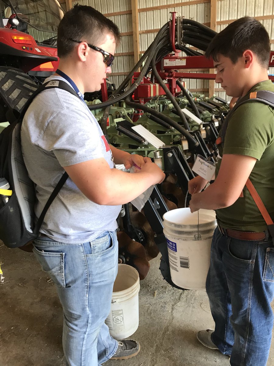 DeweyMann309's tweet photo. Great interaction with the future #agribusiness leaders in #exploreag before they headed over to @osuturf at #Watermanfarm #WANRL! Thanks to my co-presenters #alexlindsey and #codymcclain in talking #onehealth #soil #fertcert #fertcal. @OhioStateFABE @OhioStateASM @CFAES_OSU https://t.co/sP1RZv7FF8