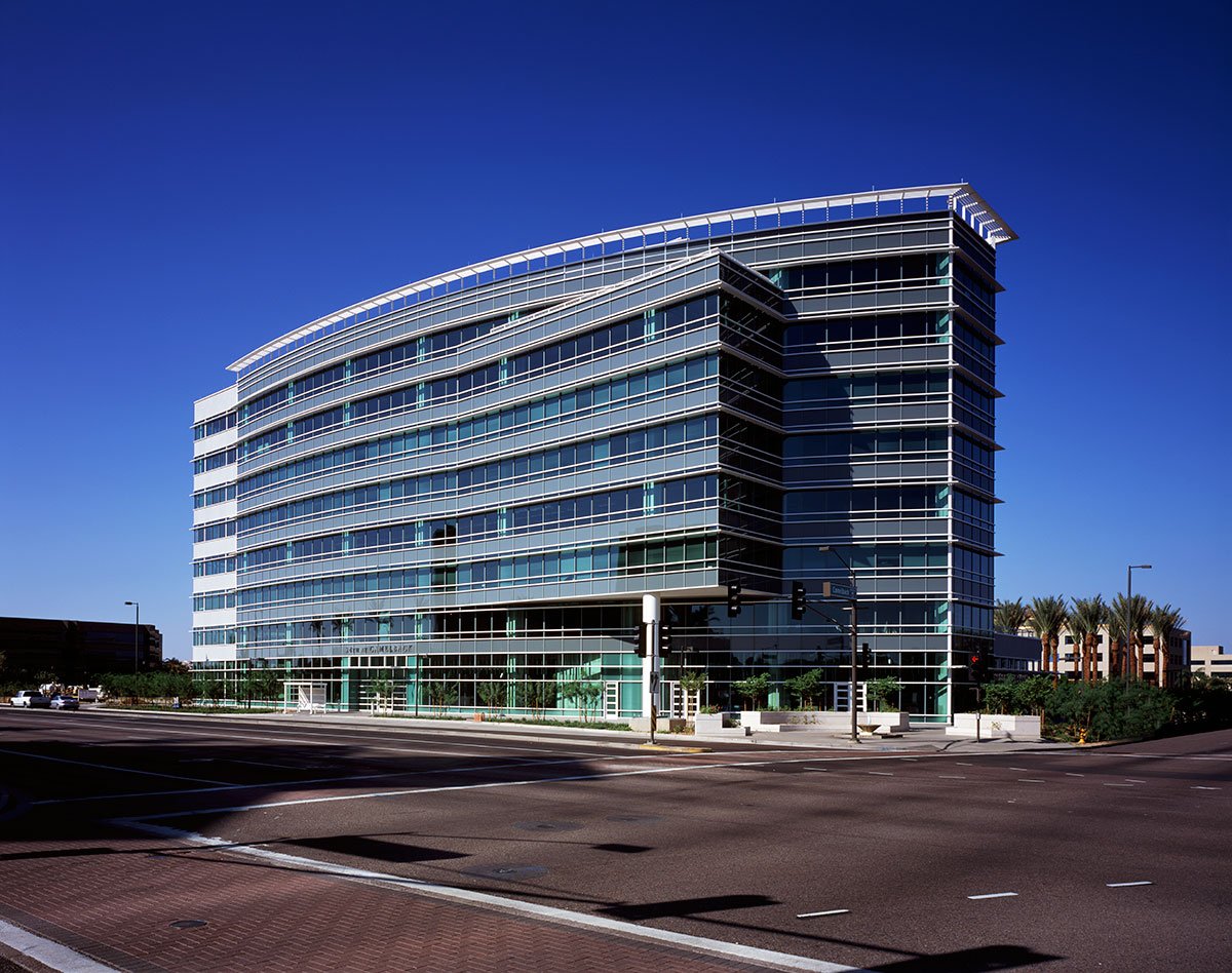 #BREWBreakingNews - NEW YORK LIFE BUYS TROPHY OFFICE AT 24TH STREET AND CAMELBACK IN $100 MILLION DEAL. Barry Gabel, Will Mast and Chris Marchildon of @cbrephoenix in Phoenix and Jim Fijan of Fijan Advisors in Phoenix brokered the sale. #AZCRE #phoenix brewaz.com/hot-news/new-y…