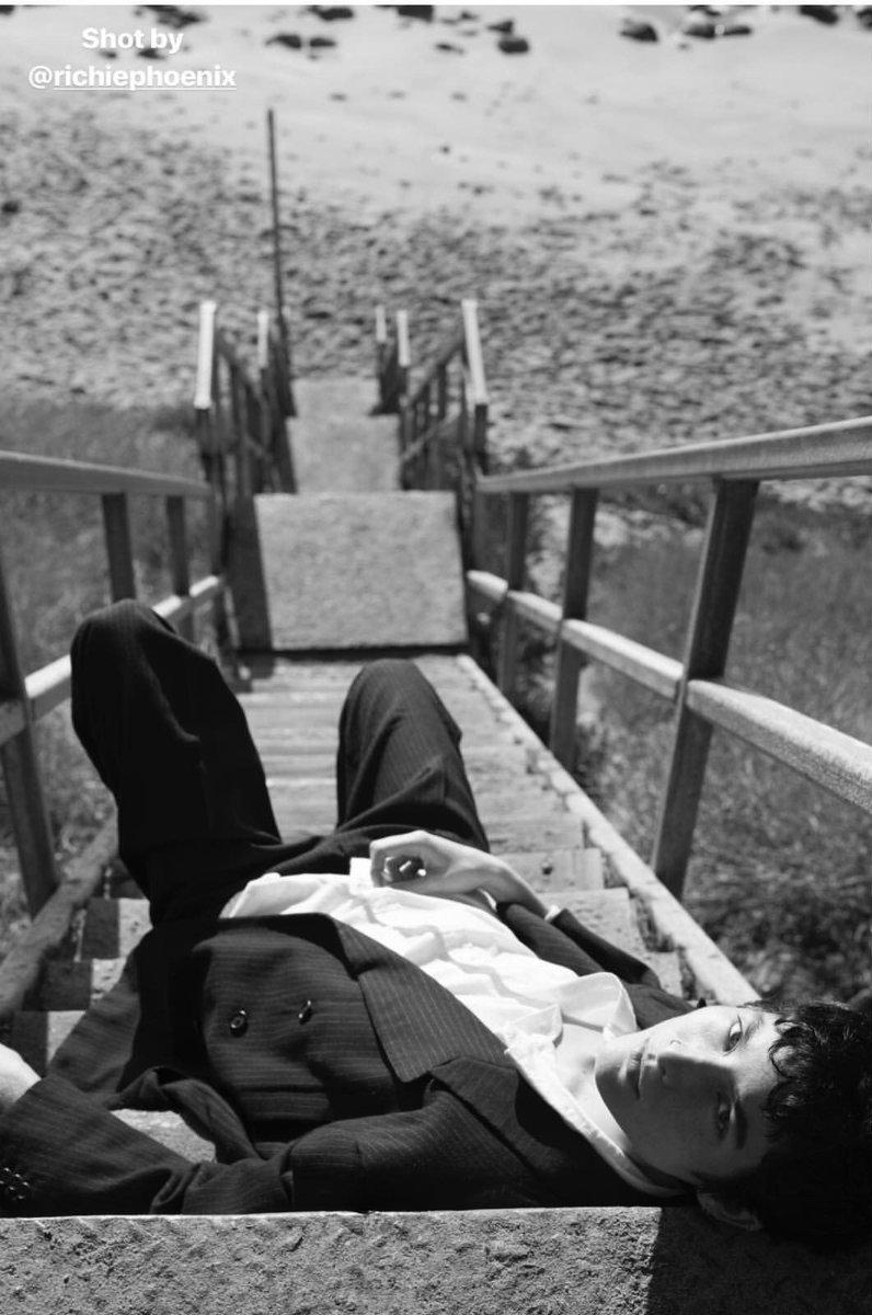 AlKaloz's tweet photo. The Women Who Fell To Earth. A Story Created By @heatherkemesky and @ErikaLinder for UNPOLISHED MAG https://t.co/kWNVY9J16S