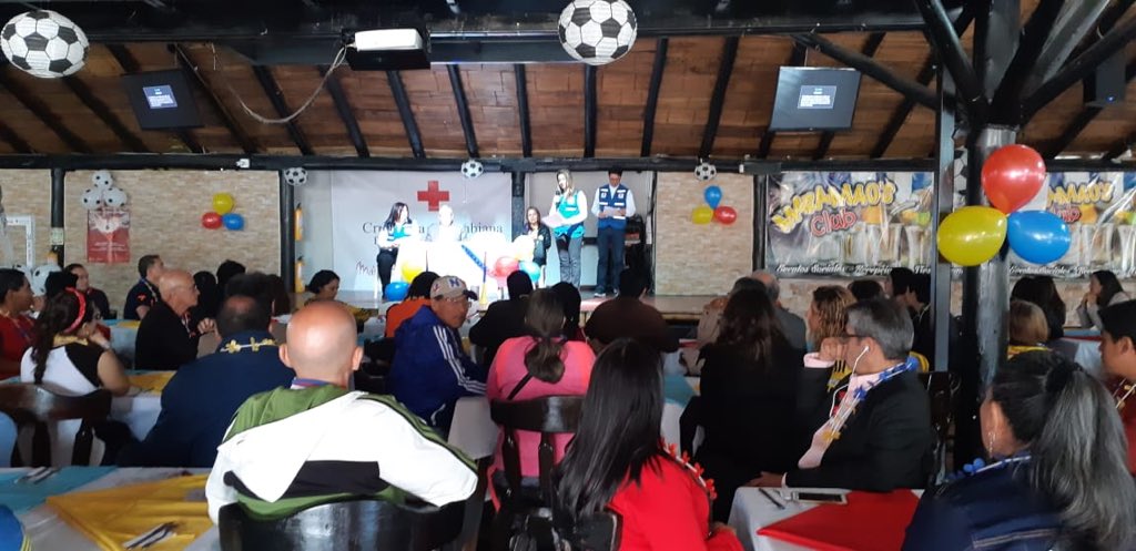cruzrojacol's tweet photo. #AEstaHora Celebramos con cada uno de los #CampeonesDeVida el #DiaMundialDelDonanteDeSangre ¡Gracias por hacer parte de nuestra gran familia de donantes! #14deJunio #DonaSangre https://t.co/2cSq1PwkZD