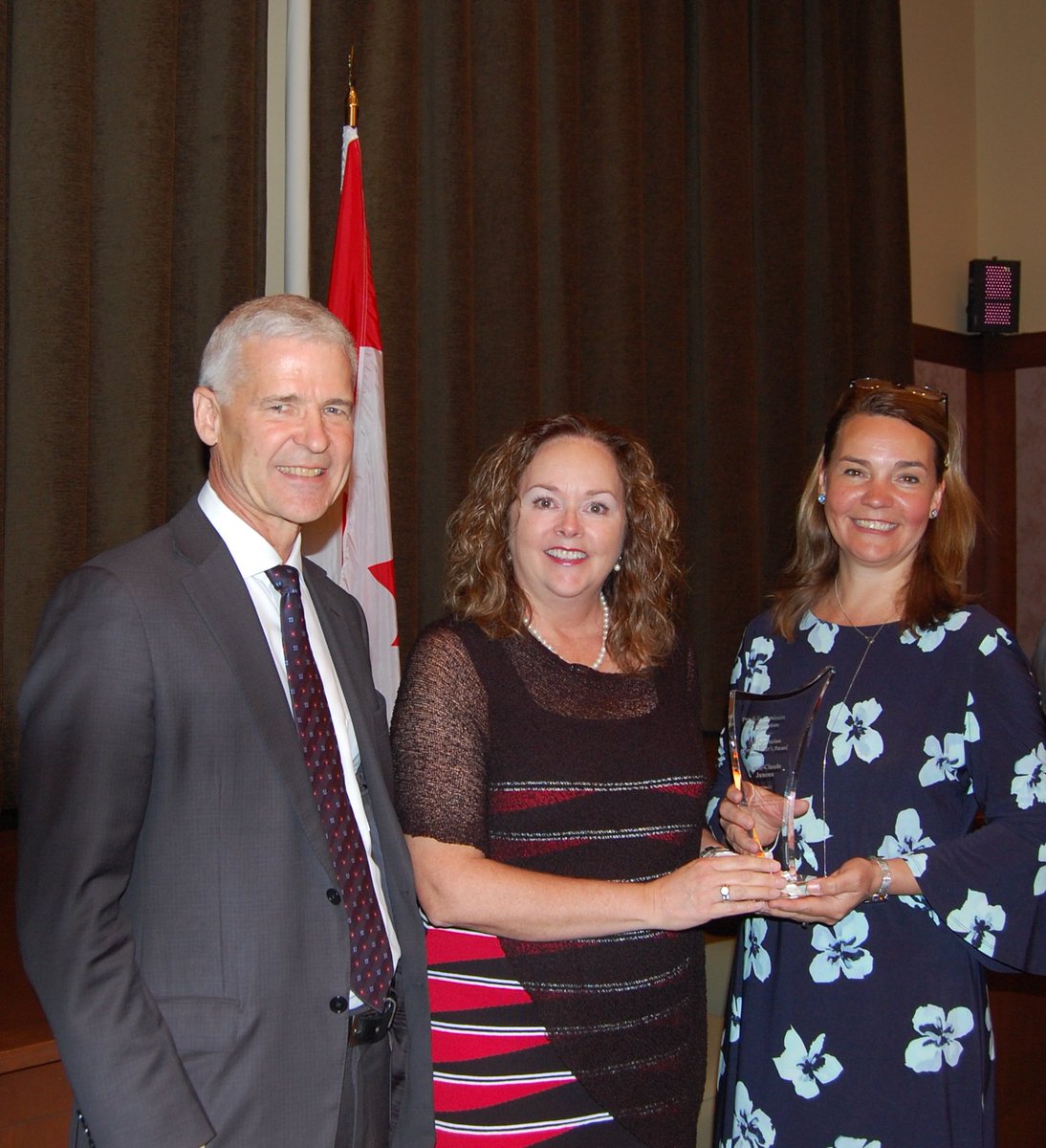 BobWKHamilton's tweet photo. La commissaire à l’information du Canada a remis à Marie-Claude Juneau l’un des nouveaux prix d’excellence du @OIC_CI_Canada en matière de pratiques exemplaires d’AIPRP #Gouvouvertcan #SNFP2018 https://t.co/S0wEBTyNAK