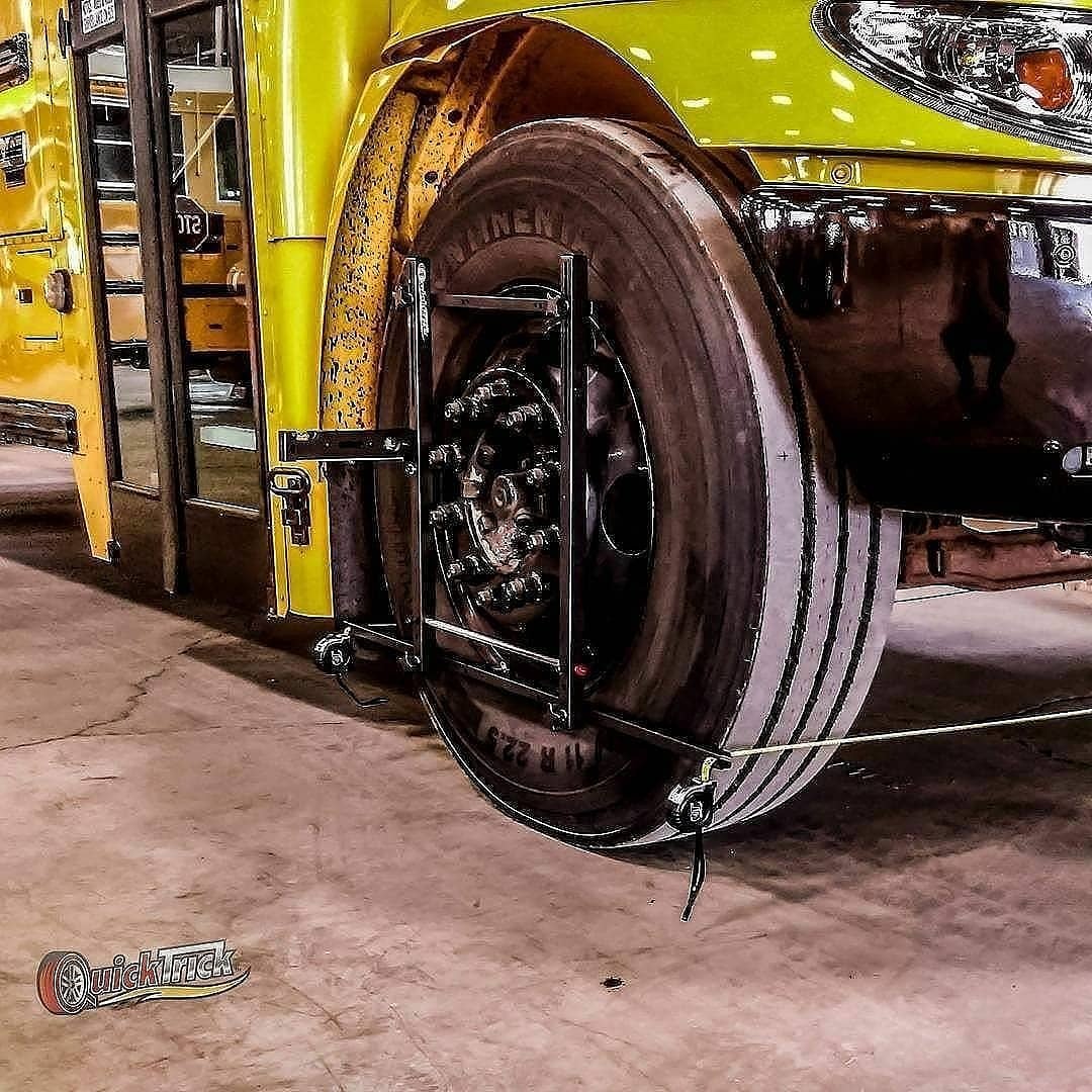 QTAlignment's tweet image. #ThrowbackThursday 
Showing bus mechanics from across the nation how to use our 90073/90080 systems. Now, over 30,000 school buses across the country are #QuickTrickAligned.